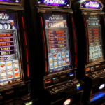 Perbandingan Slot dengan Fitur Cascading Reels vs. Klasik