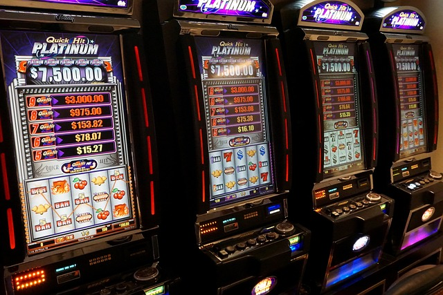 Perbandingan Slot dengan Fitur Cascading Reels vs. Klasik